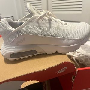 Nike air max 2090 (GS) 5Y/6.5 woman’s